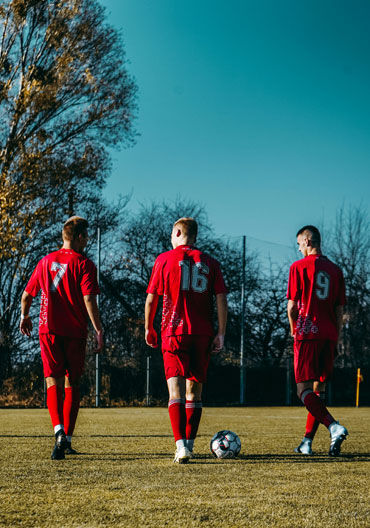 /content/dam/visitandorra/ca/assets/images/què-fer/natura/andorra-sports-training-country/370x528-equip futbol.jpg