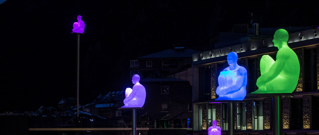 /content/dam/visitandorra/ca/assets/images/què-fer/cultura/cultural-itineraries/andorra-la-vella/7_poetes_Andorra_la_Vella_nit.jpg