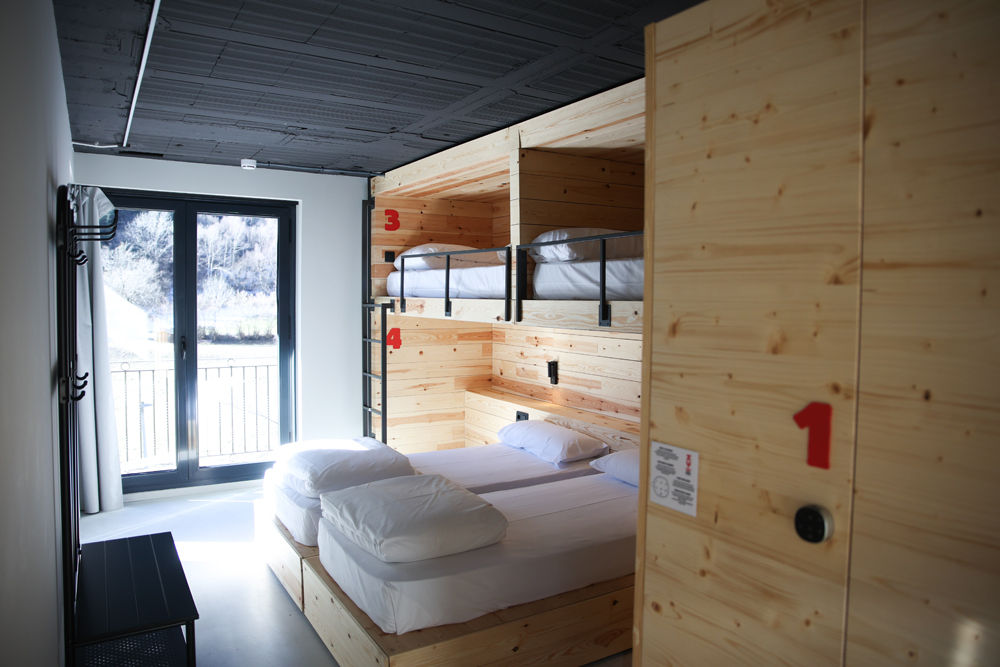 9ed8f7592a64-1000x667-ky-mountain-hostel-arinsal5.jpg