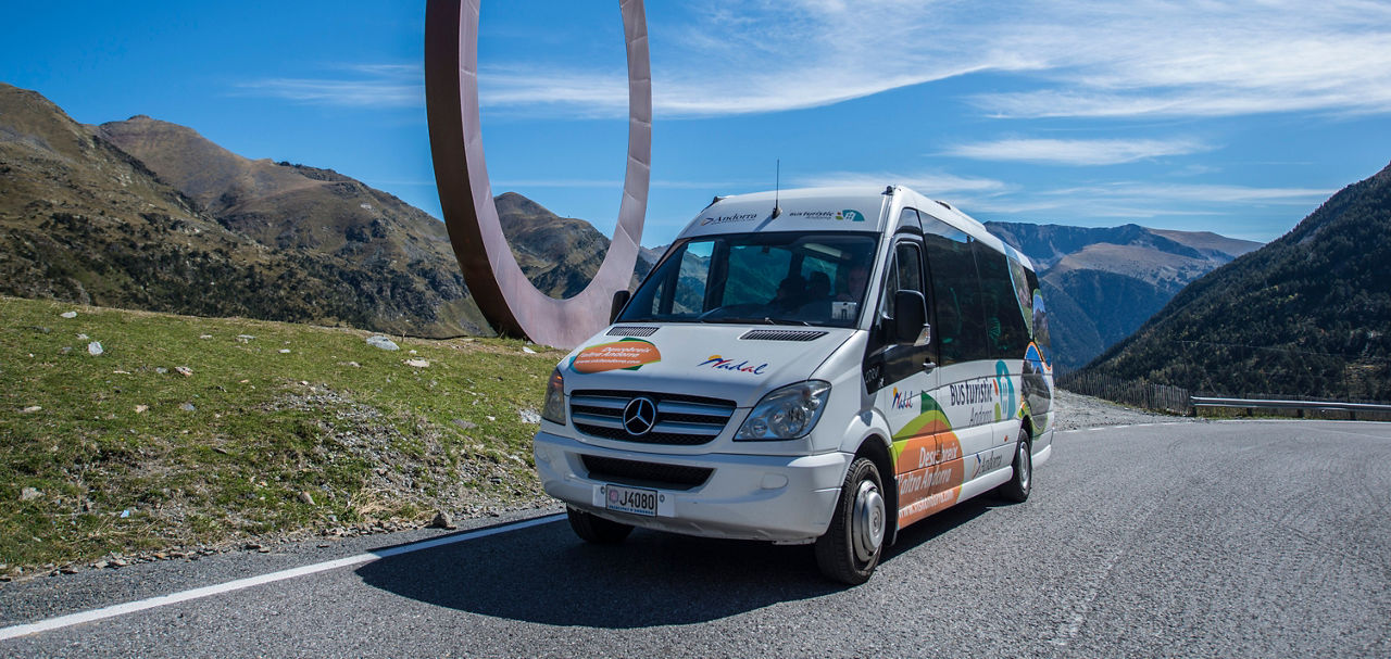 /content/dam/visitandorra/ca/assets/images/què-fer/natura/activitats-d'estiu-a-andorra/AND TURISME BUS TURISTICS 201560.JPG