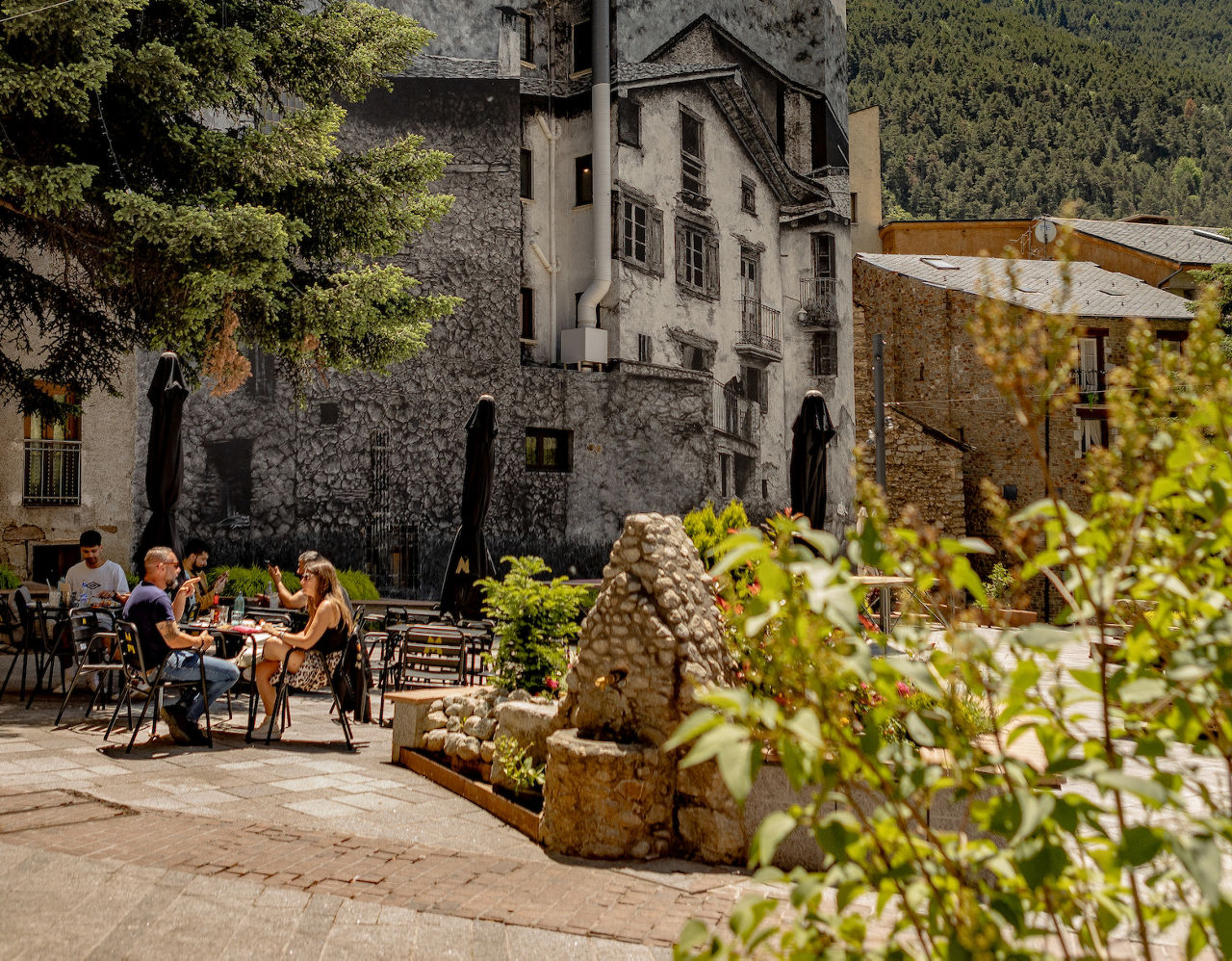 /content/dam/visitandorra/ca/assets/images/què-fer/gastronomia/terrasses-gastronòmiques-estiu/ATT_bar-encamp-3V7A5223.jpg