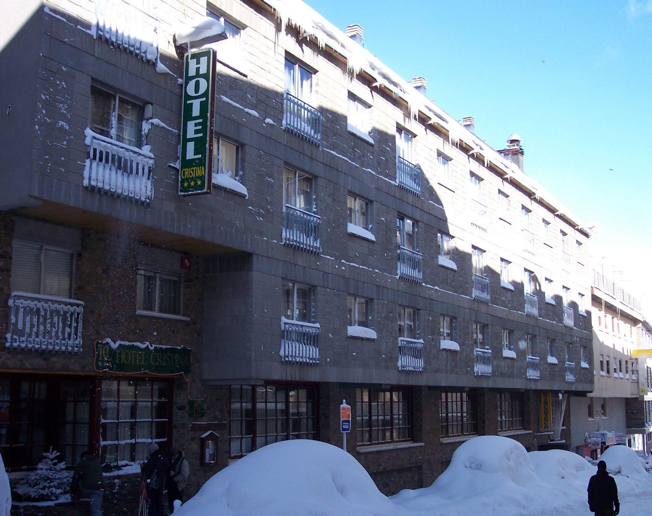 CRISTINA - EXTERIOR.jpg