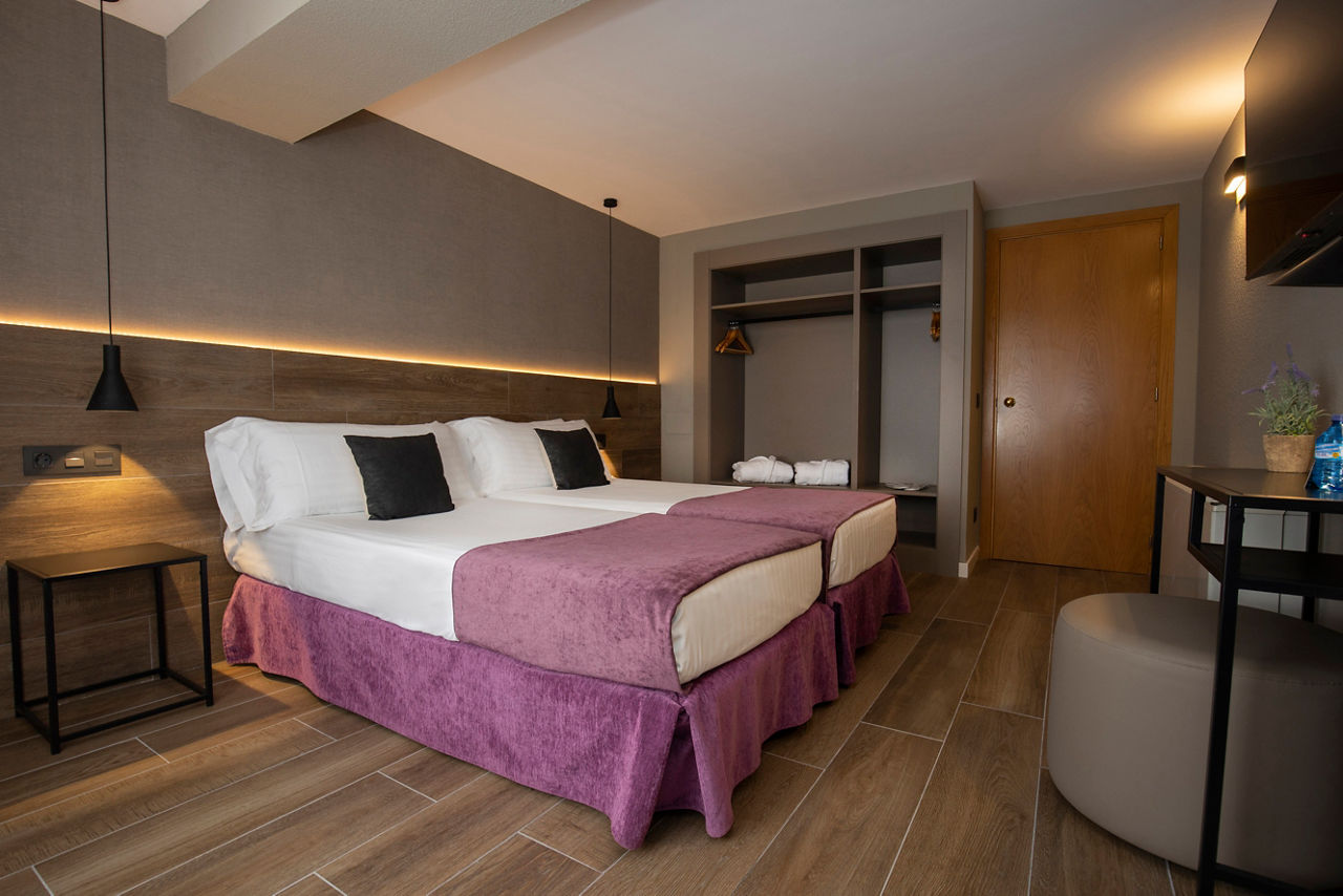 DELUXE TWIN 1 (EXTERIOR).jpg