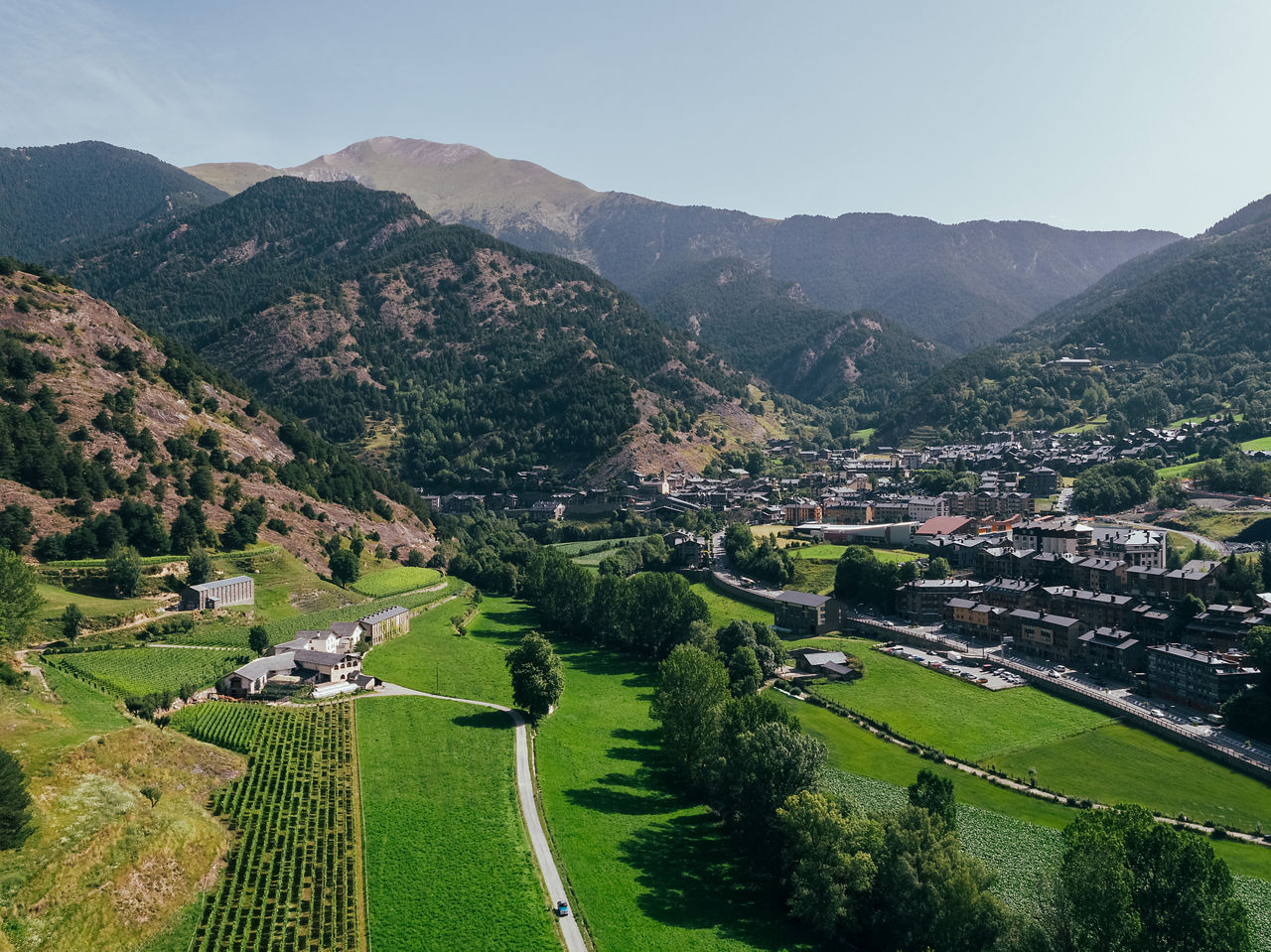 /content/dam/visitandorra/ca/assets/images/home/DJI_0198-ordino.jpg