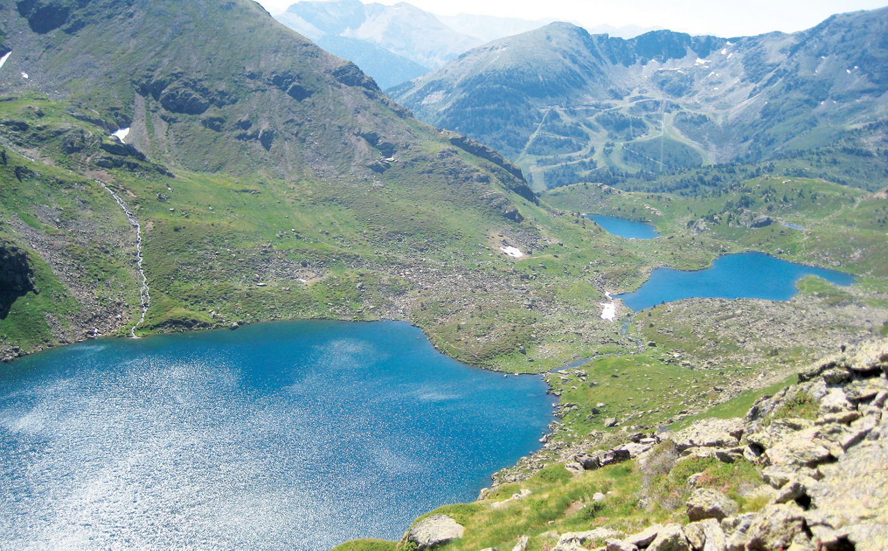 /content/dam/visitandorra/ca/assets/images/què-fer/natura/itineraris/trail-running-itineraries/Estany-mig-de-tristaina.jpg