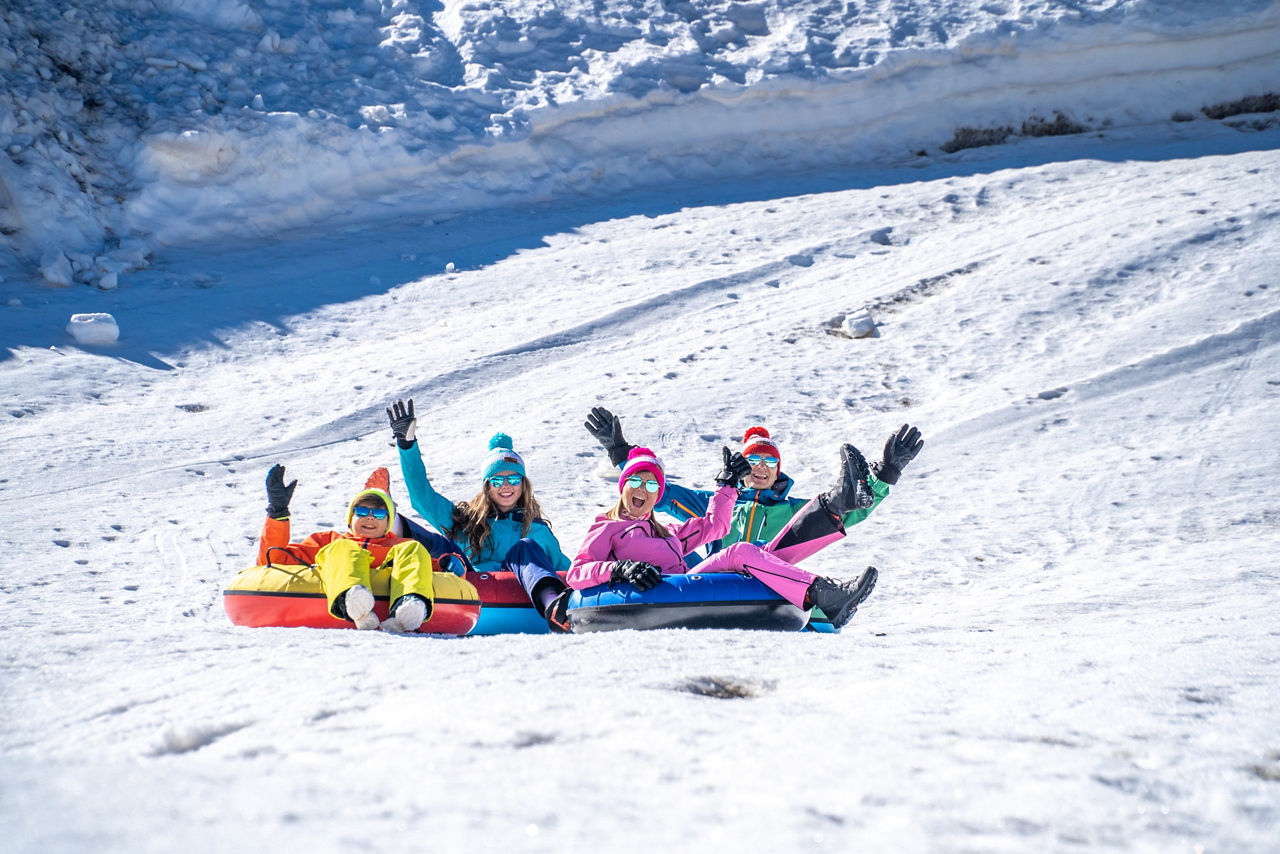 /content/dam/visitandorra/ca/assets/images/experiencies/familia/escapada-a-andorra-amb-nens/GV_ACTIVITATS_SNOW TUBING (10).jpg