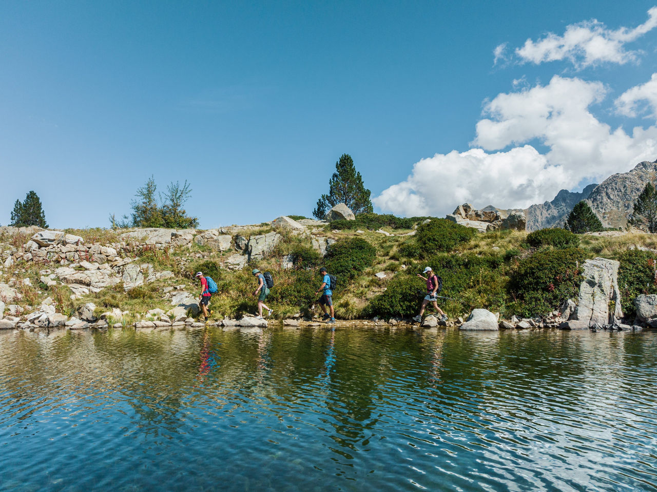 /content/dam/visitandorra/ca/assets/images/què-fer/natura/grandvalira-estiu/GV_ESTIU_TREKKING LLAC PESSONS.jpg