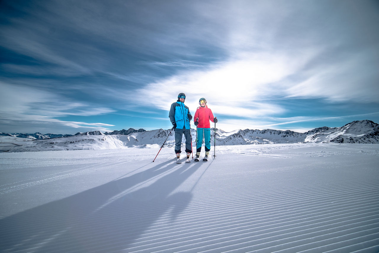 /content/dam/visitandorra/ca/assets/images/què-fer/natura/esqui/activitats-d'hivern-a-andorra/Grandvalira_Grau Roig_Actitud_Parella_1.jpg