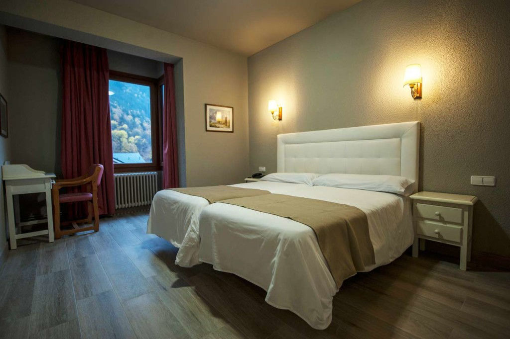 HOTEL-PRADET-habitacion-doble-con-vistas-1024x682.jpg
