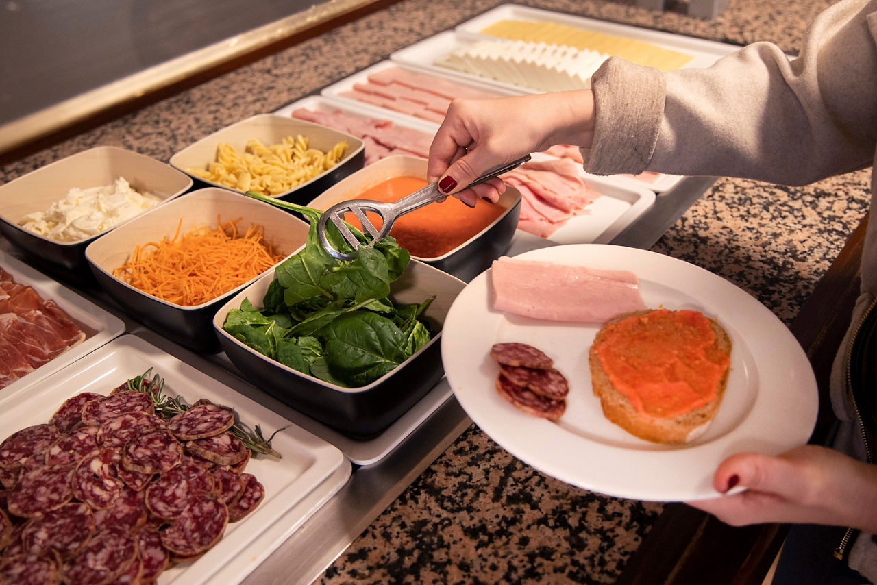 Hotel Encamp -Buffet-19.jpg