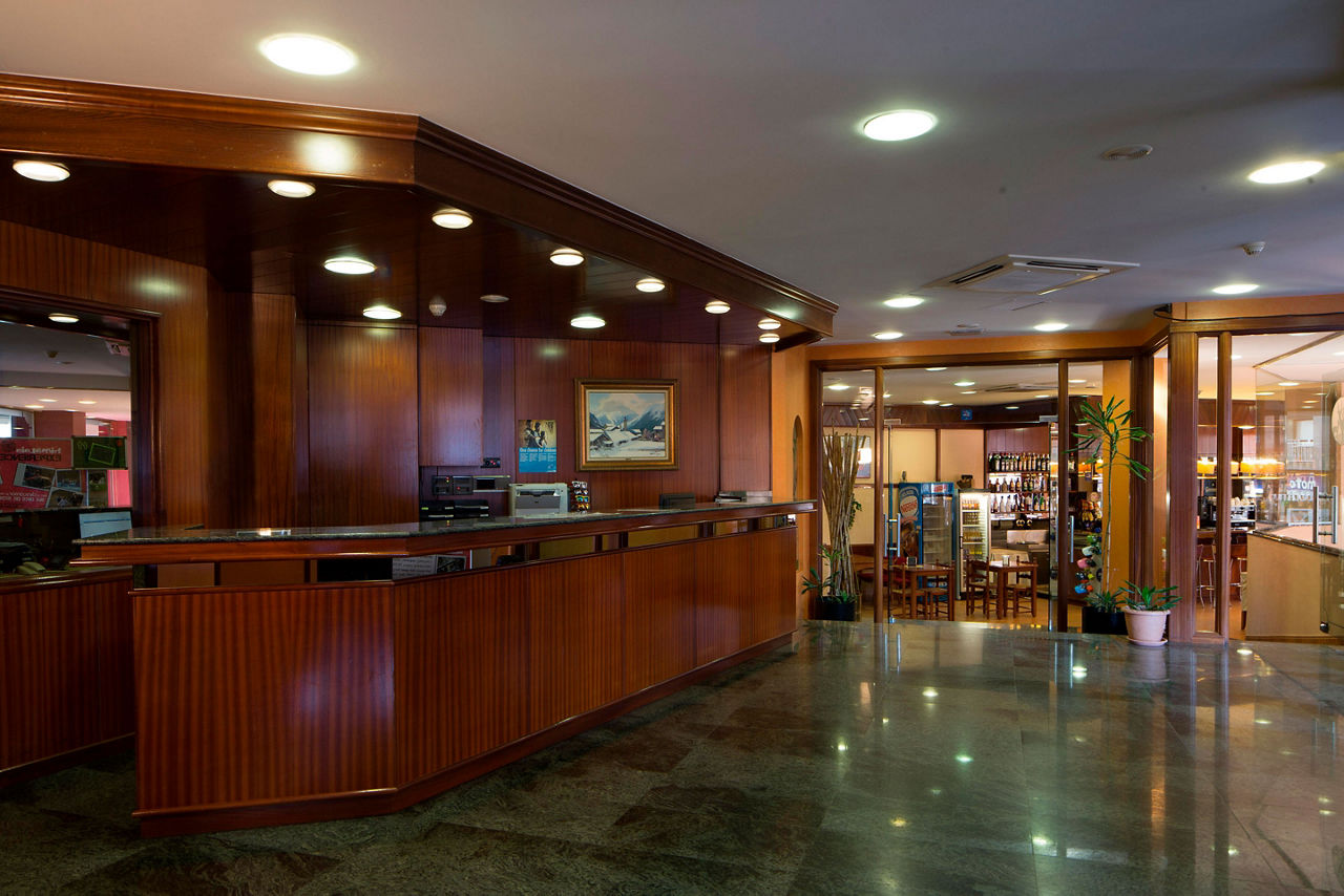 Hotel-Cérvol---Reception-01.jpg