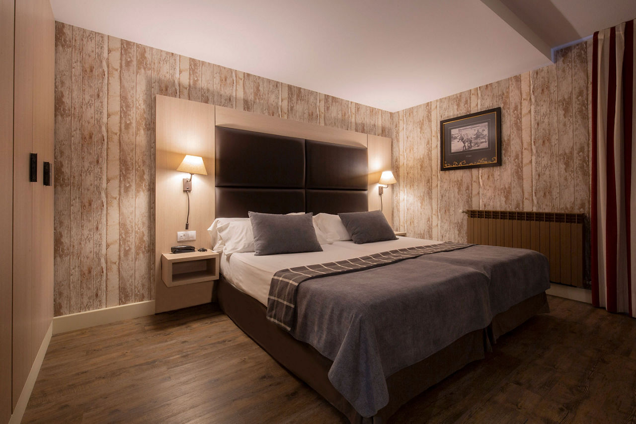 Hotel-Himalaia-Soldeu-Room-Triple-08.jpg