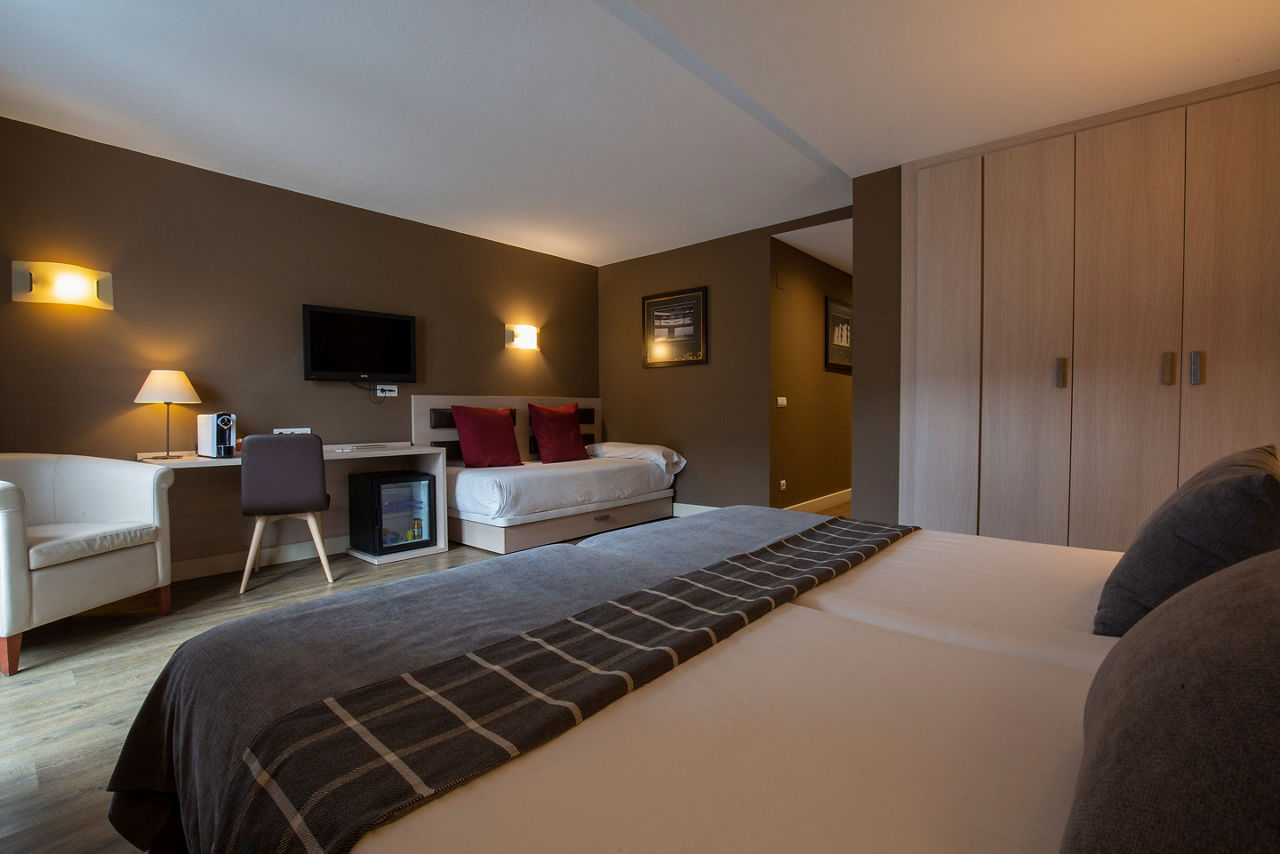 Hotel-Himalaia-Soldeu-Room-Triple-12.jpg