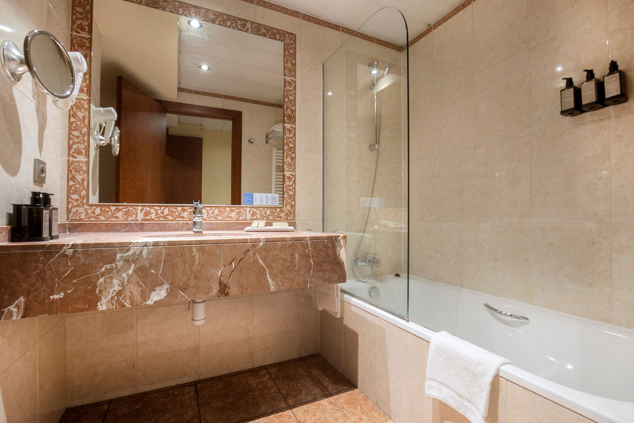 Hotel-Magic-Andorra-Bathroom-01.jpg