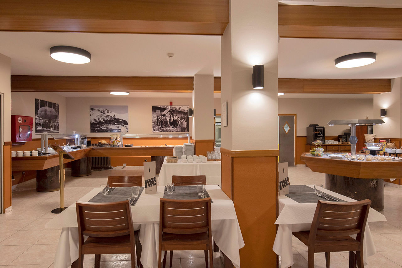 Hotel_Encamp_Buffet_01.jpg