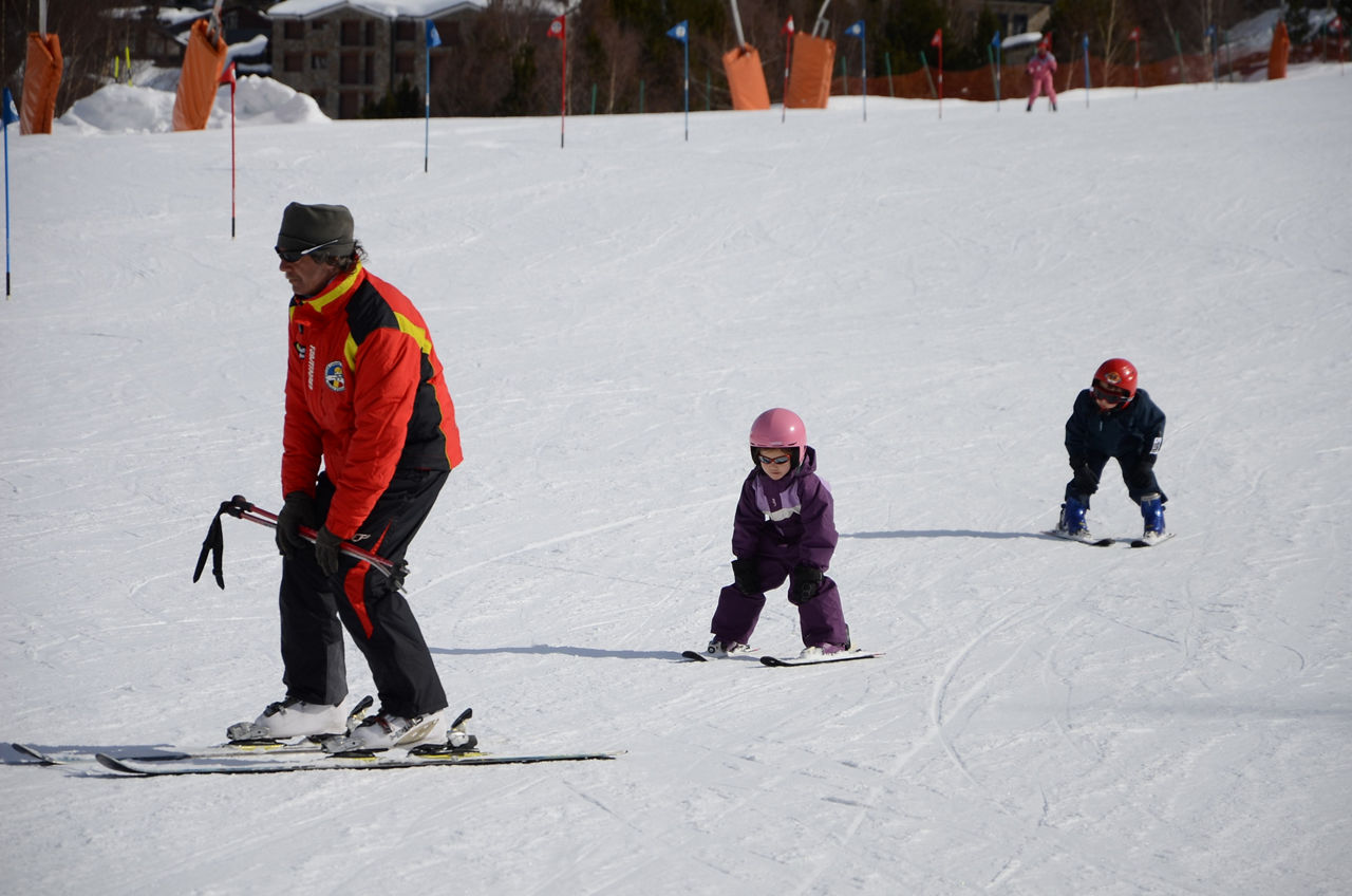/content/dam/visitandorra/ca/assets/images/què-fer/natura/esqui/distribuidora-esqui/NENS ESQUI CANARO-min.JPG