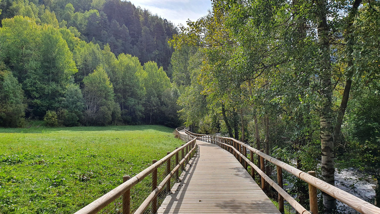 /content/dam/visitandorra/ca/assets/images/què-fer/natura/itineraris/trail-running-itineraries/Passarela pedra seca.jpg