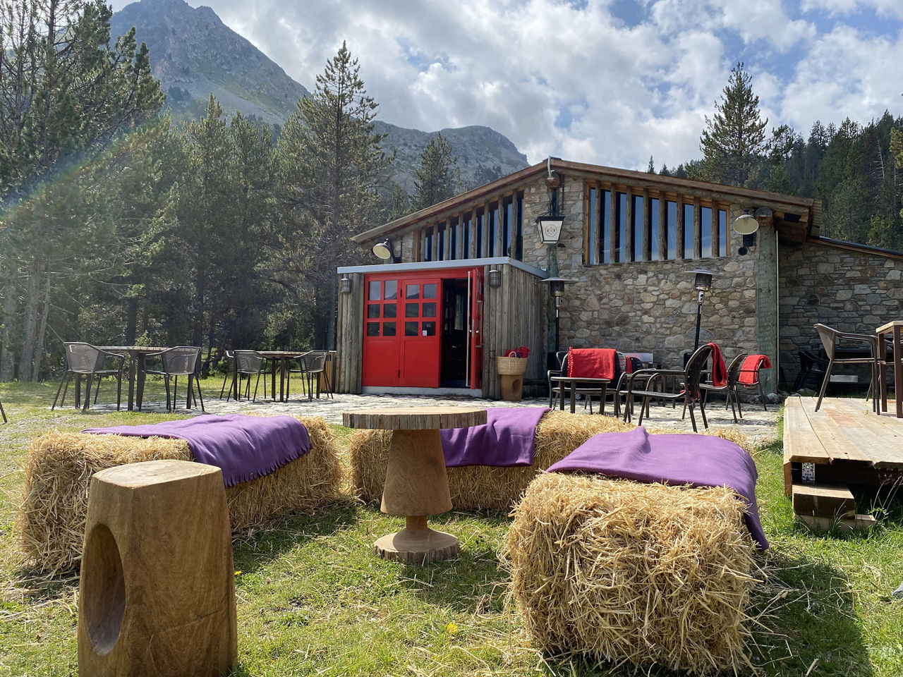 /content/dam/visitandorra/ca/assets/images/què-fer/natura/grandvalira-estiu/RESTAURACIÓ_VODKA BAR GV ESTIU.jpeg
