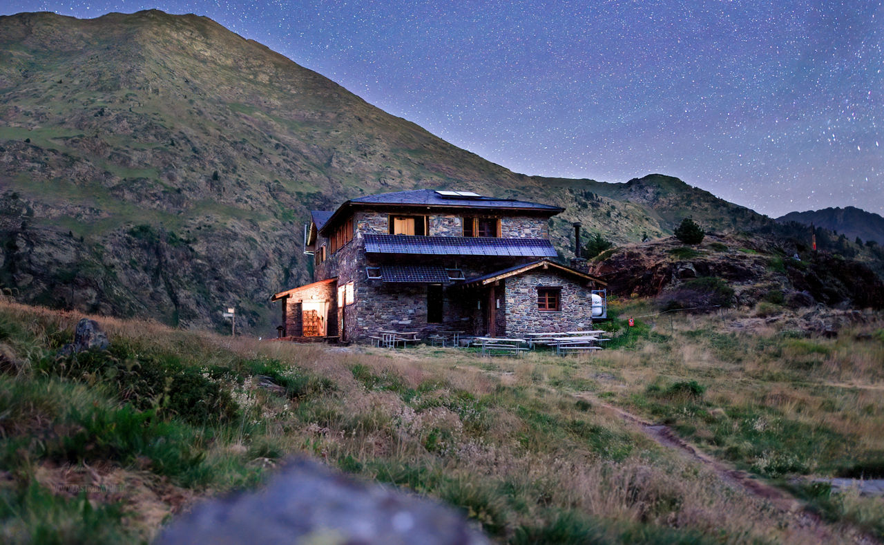 /content/dam/visitandorra/ca/assets/images/què-fer/natura/starlight-la-massana/Refugi Comapedrosa%252c Aleix Roig 2022.jpg