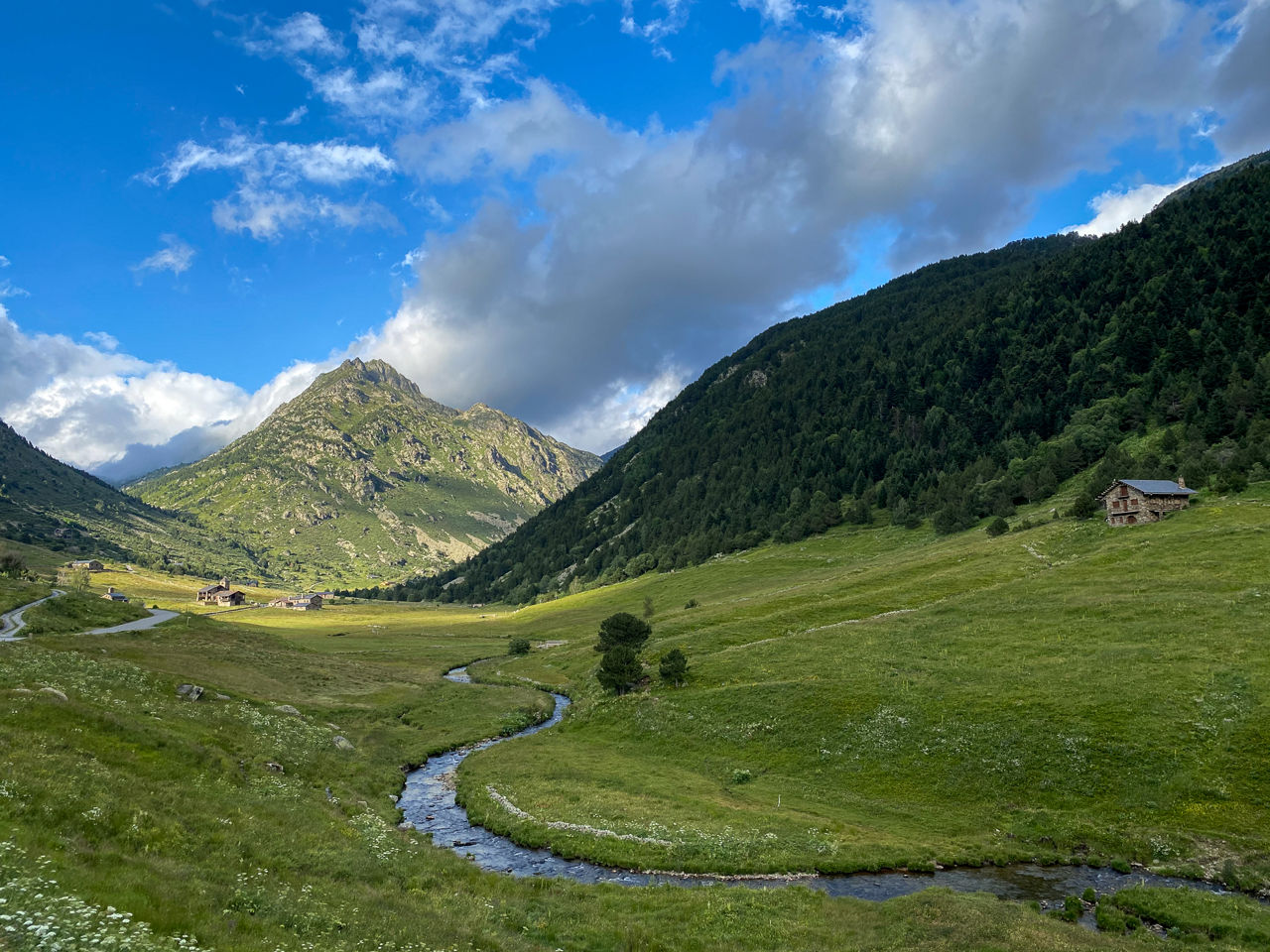 /content/dam/visitandorra/ca/assets/images/què-fer/natura/andorra-al-natural---ng/Rojo_LUGARES_Top5_03_Vall_d_Incles.jpg