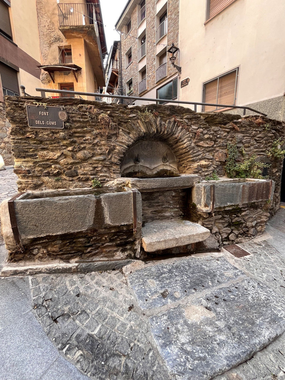 Ronda_Laurediana_Font_dels_coms.jpg