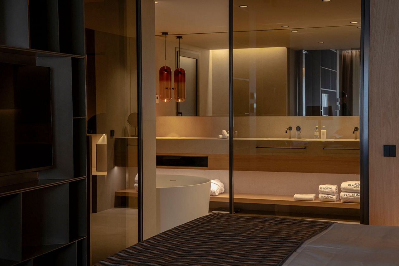 SUITE BATH.jpg