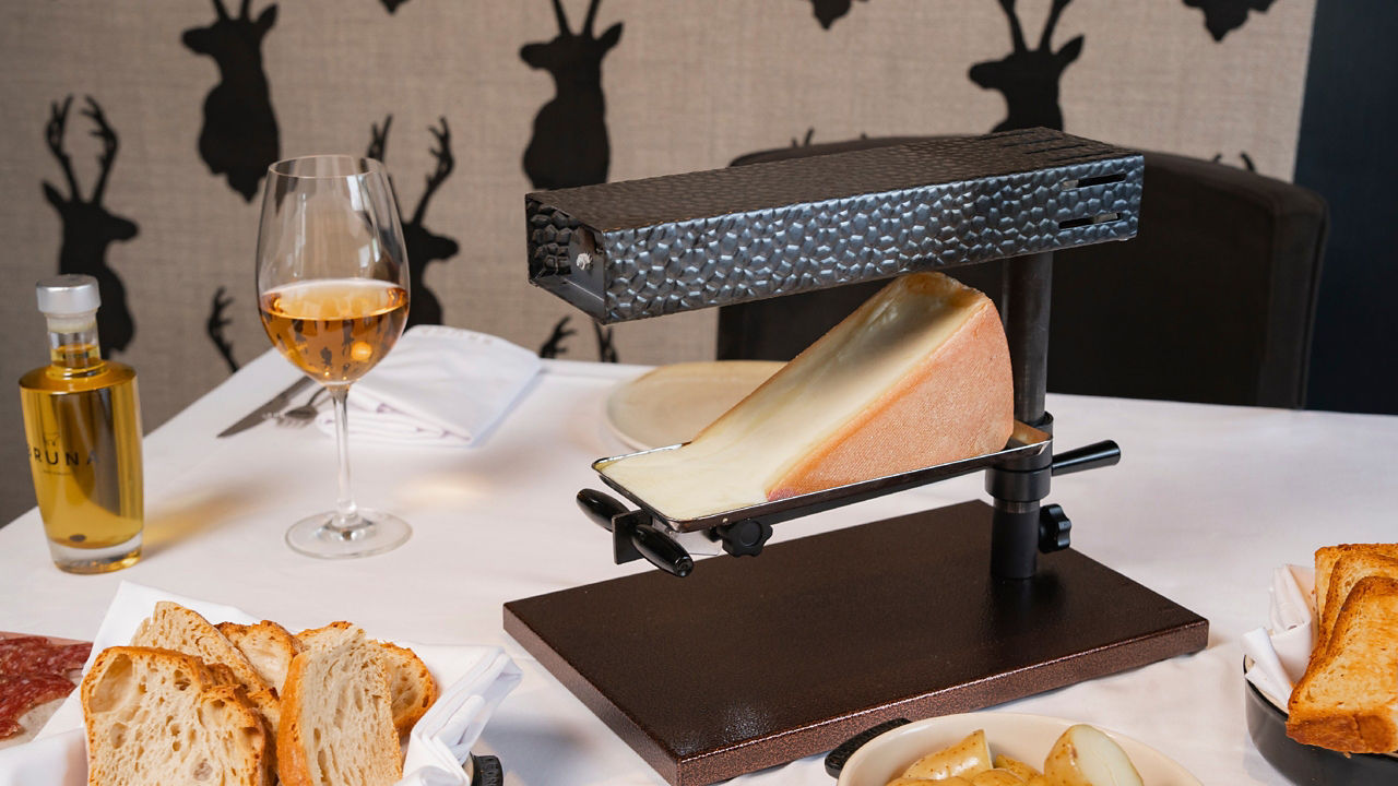 /content/dam/visitandorra/ca/assets/images/què-fer/natura/esqui/ski-canaro/Serras Andorra - low - Fromagerie Raclette III.jpg