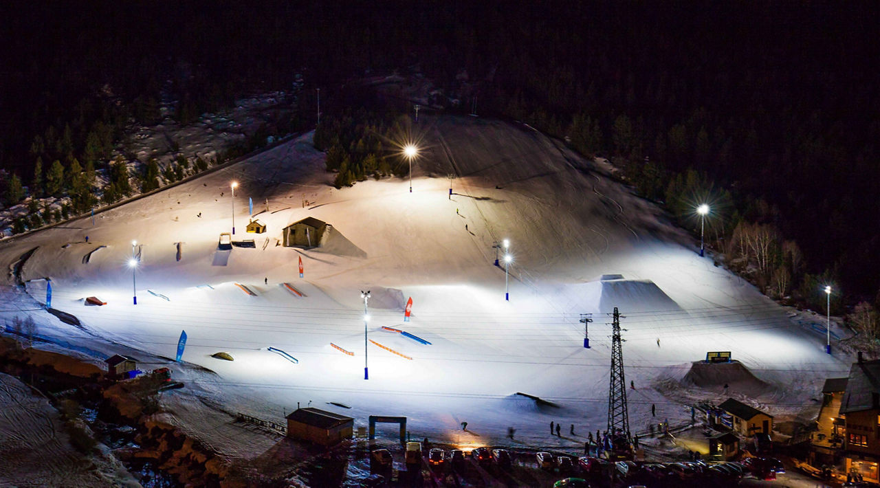 Snowpark Henrik Harlaut.jpg