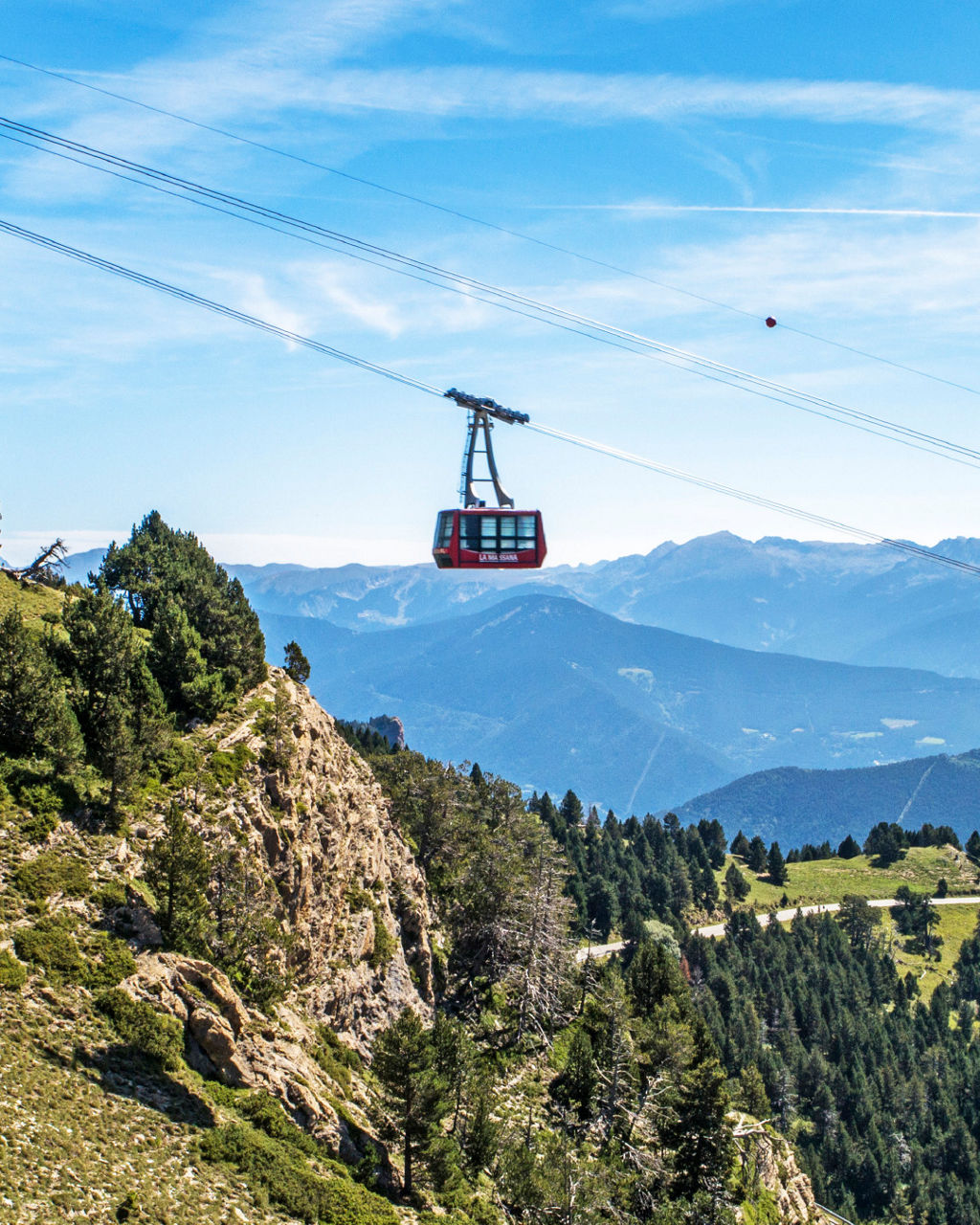 /content/dam/visitandorra/ca/assets/images/què-fer/natura/pal-arinsal-estiu/Teleferic_Arinsal_estiu.jpg