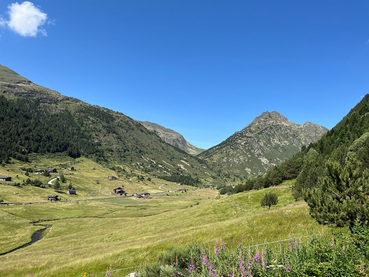 /content/dam/visitandorra/en/assets/images/cfs/activity/hiking-guide-trails-of-andorra/Vall incles 1.jpeg