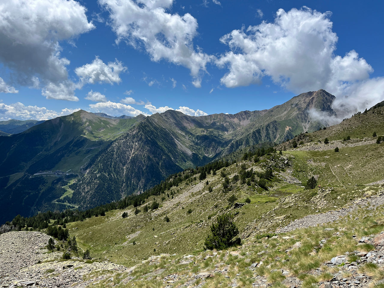 Vistes Comapedrosa cami del clot del cavall.jpeg