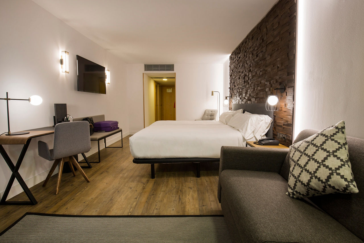 Yomo Centric Deluxe Twin 1.jpg