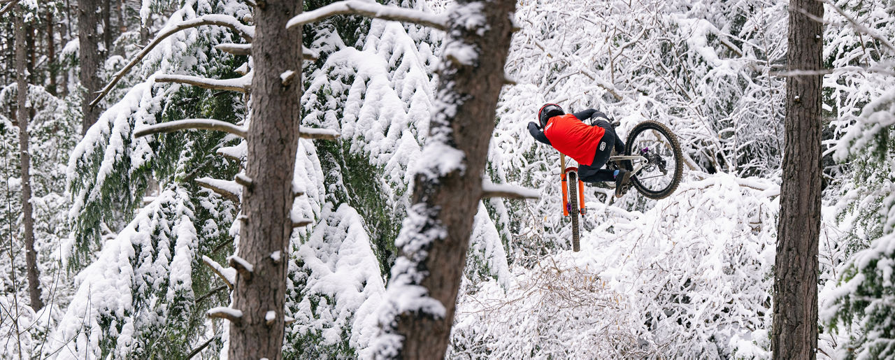 /content/dam/visitandorra/ca/assets/images/què-fer/natura/esqui/activitats-d'hivern-a-andorra/%2540Nicolas Brizin_Commencal_Rider_Sacha Brizin (5).jpg