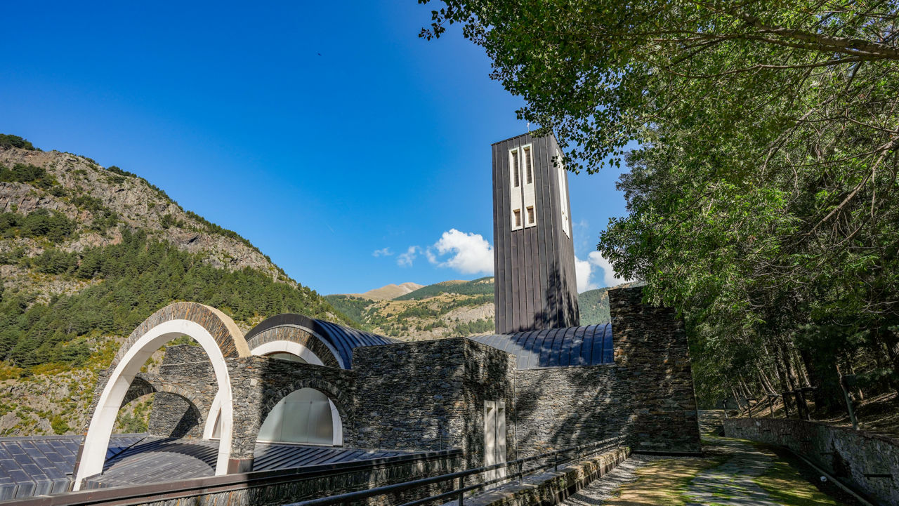 /content/dam/visitandorra/ca/assets/images/què-fer/cultura/esglèsies-d'andorra/basílica-santuari-de-meritxell/andorraworld-desantis-carolina-2024-Canillo--santuari-meritxell-DSC06937.jpg