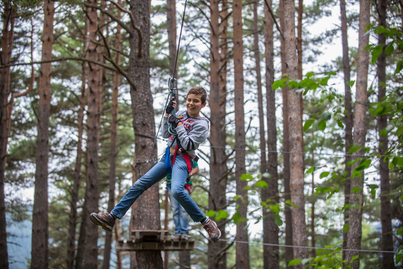 /content/dam/visitandorra/ca/assets/images/què-fer/natura/active-tourism-companies-entities/bosc aventura - circuit aventura.jpg