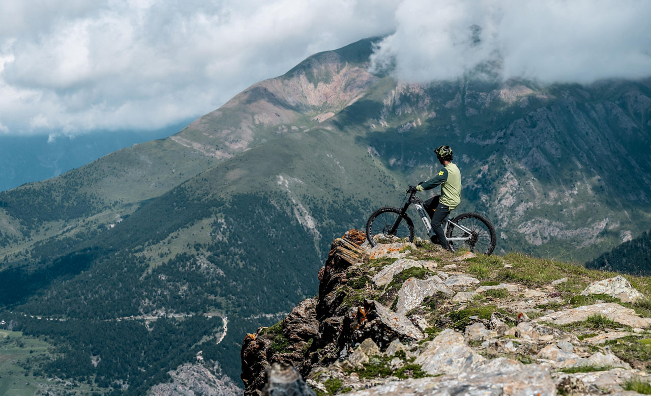 /content/dam/visitandorra/ca/assets/images/què-fer/natura/grandvalira-estiu/ebike gv 1.jpg