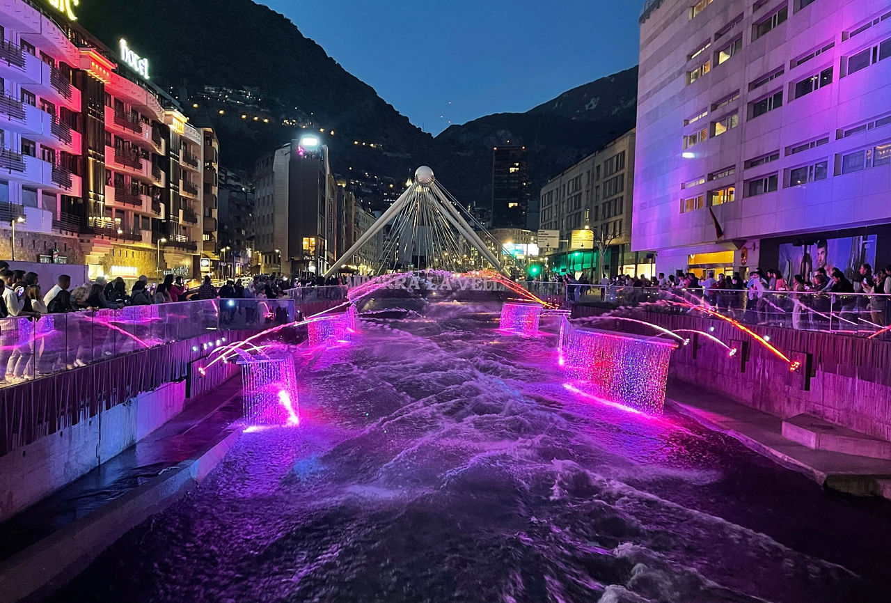 /content/dam/visitandorra/ca/assets/images/què-fer/cultura/cultural-itineraries/andorra-la-vella/fonts de la rotonda andorra la vella.jpg