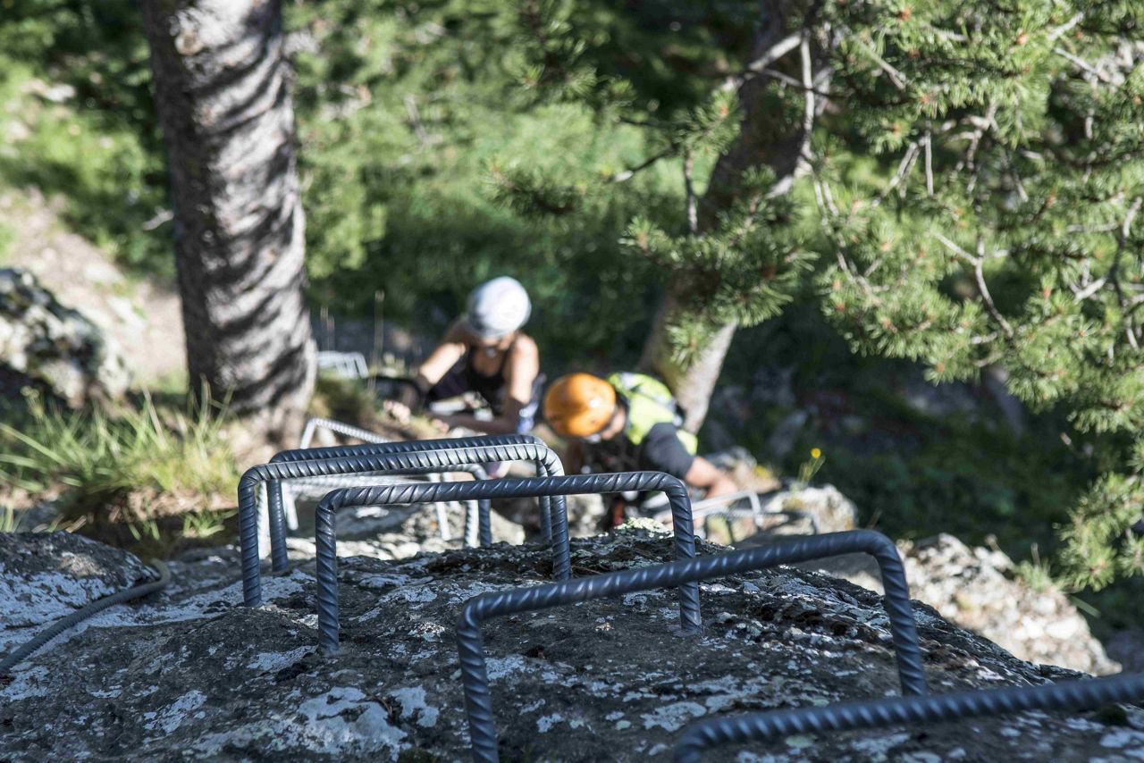 /content/dam/visitandorra/ca/assets/images/què-fer/natura/active-tourism-companies-entities/guies muntanya adictes - via ferrada.jpg