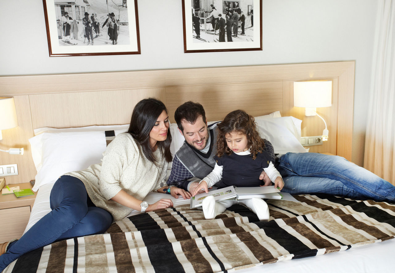 /content/dam/visitandorra/ca/assets/images/experiencies/familia/escapada-a-andorra-amb-nens/habitacio familia holiday in.jpg