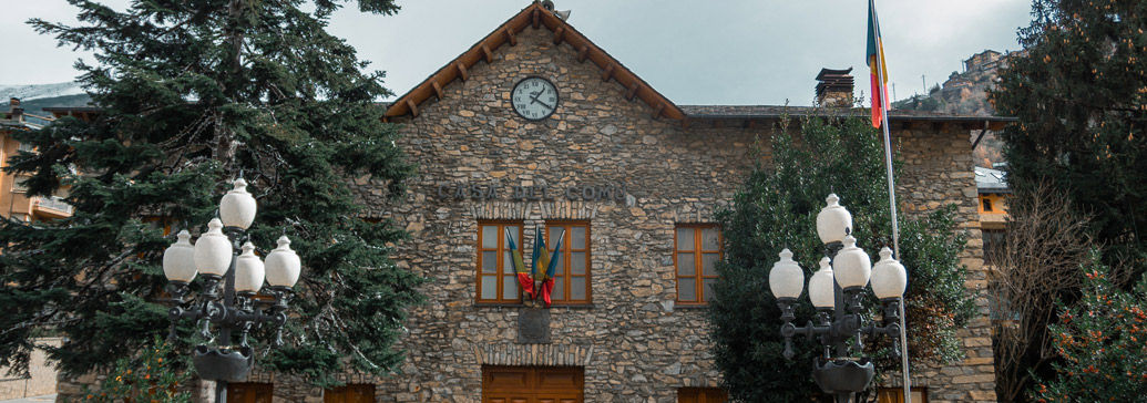 /content/dam/visitandorra/ca/assets/images/què-fer/cultura/cultural-itineraries/sant-julia-de-loria/imprescindibles-santju---casa-comuna.jpg