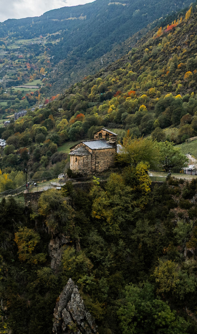 /content/dam/visitandorra/ca/assets/images/què-fer/natura/natural-andorra-the-romanesque-legacy/general/vertical-photos/desktop/llegat romanic vertical - retocada - desktop.jpg