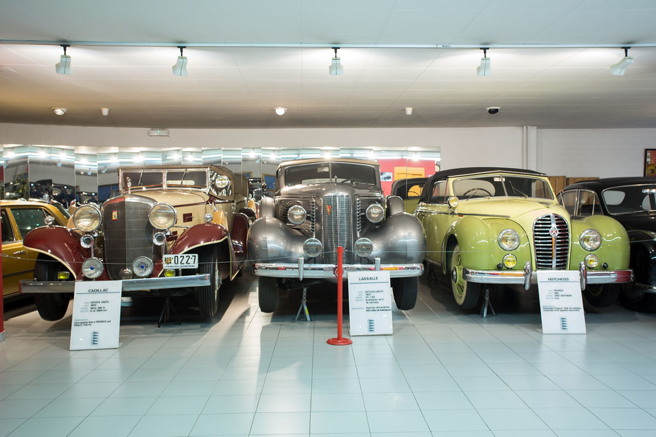 museu_automobil_3 cotxes encamp.jpg