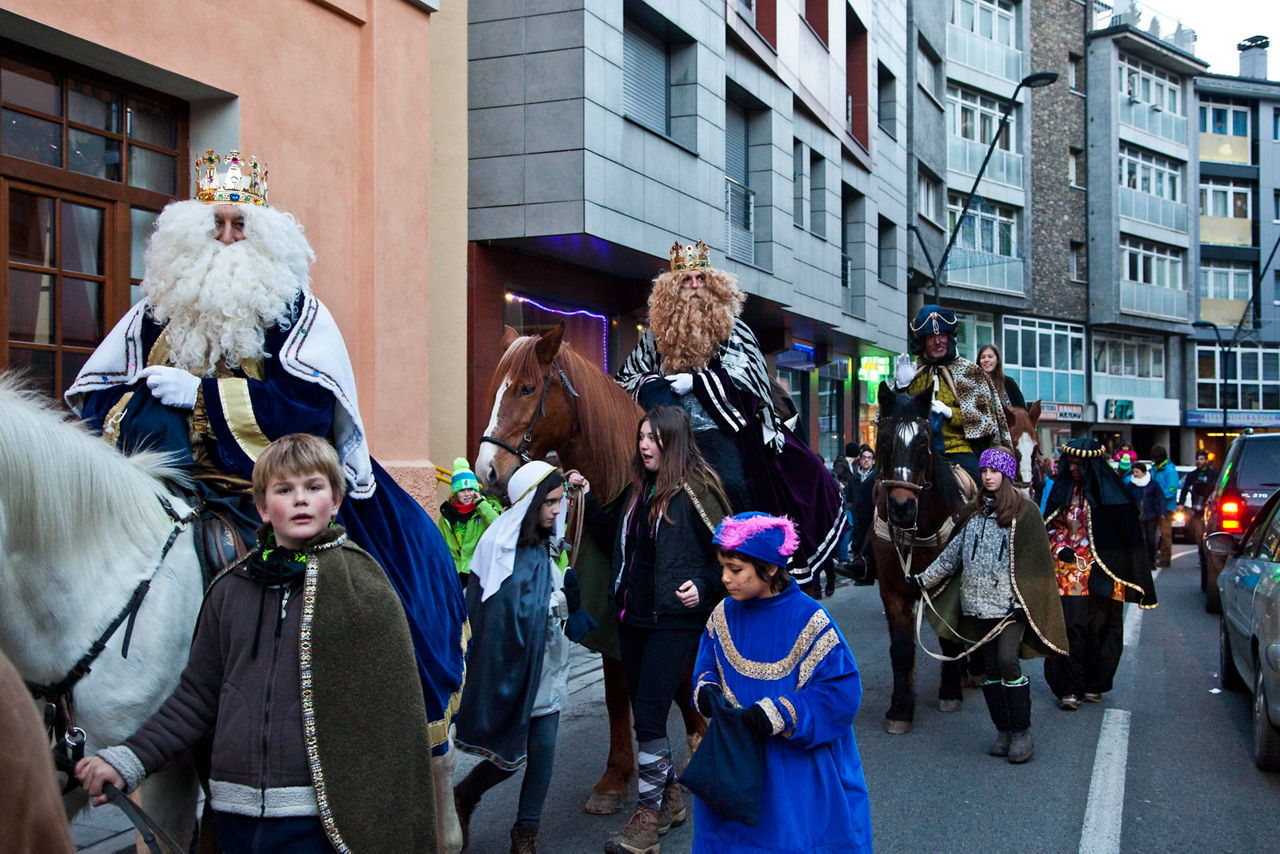 ANDORRA LA MASSANA 05/01/2015
CAVALCADA DELS REIS MAGS PELS CARRERS DE LA MASSANA I RECEPCIÓ DE LES CARTES DELS INFANTS DE LA PARRÒQUIA.
FOTO DIGITAL EDUARD COMELLAS 
SOCIETAT TRADICIONS NADAL
