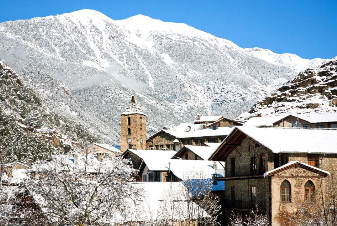 /content/dam/visitandorra/ca/assets/images/experiencies/andorra-experience/poble-ordino-nevat.jpg