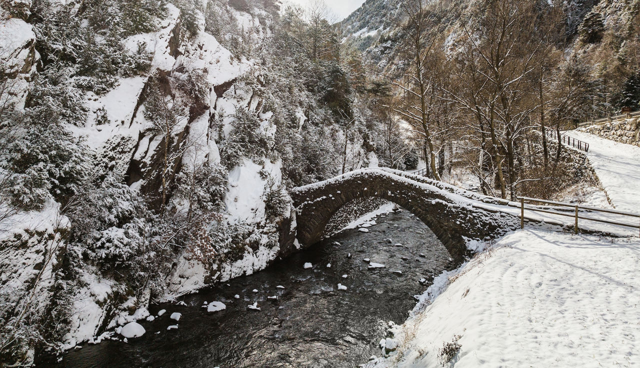 /content/dam/visitandorra/ca/assets/images/què-fer/cultura/cultural-itineraries/andorra-la-vella/pont de la margineda andorra la vella.jpg