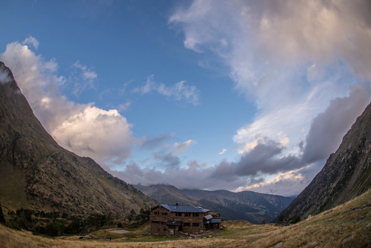 refugi_comapedrosa_exterior.jpg