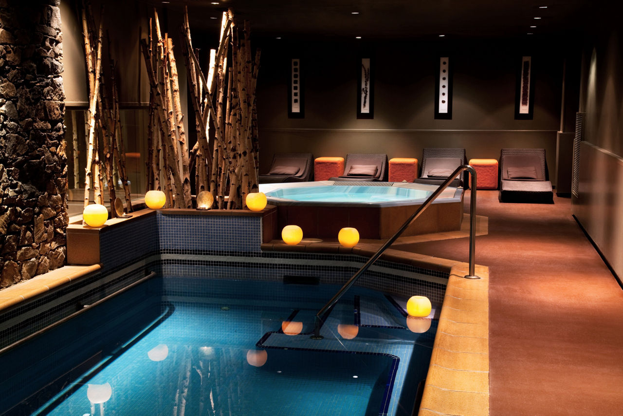 somni balines hotel grau roig piscina.jpg