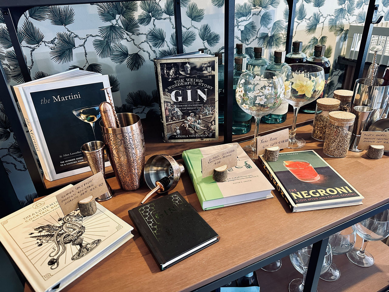 taula llibres fora distillery.jpg