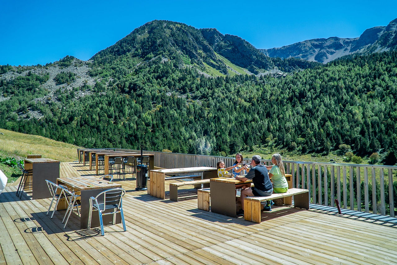 /content/dam/visitandorra/ca/assets/images/què-fer/natura/ordino-arcalis-estiu/terrassa Sorteny_Restaurant_Ordino Arcalis.jpg