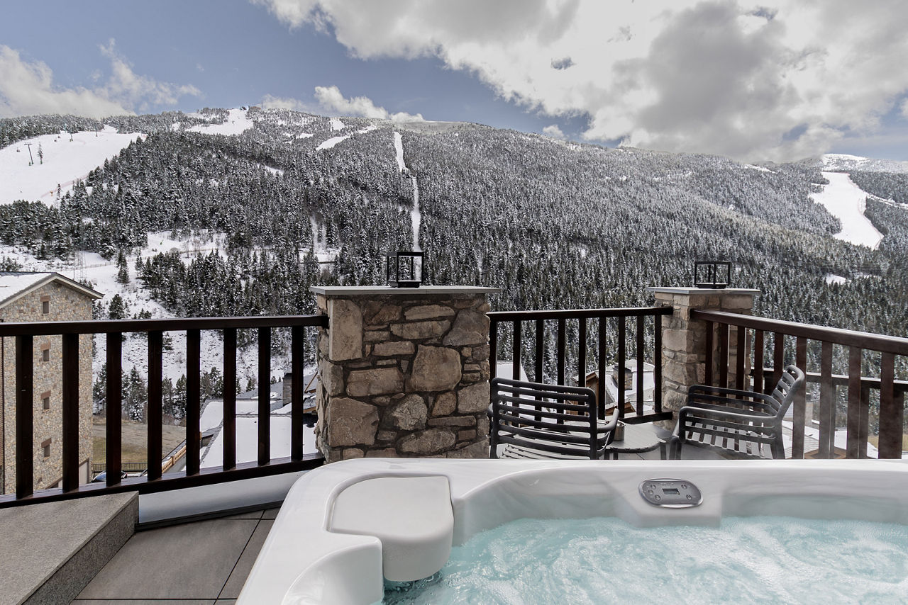 treeline2_jacuzzi_Z7A0299.jpg